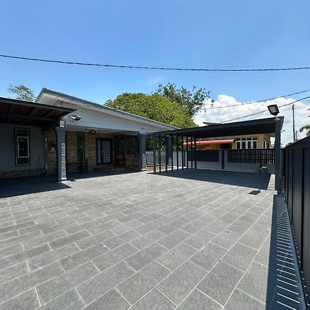 Rayyan Ashraf Homestay Kota Bharu Esterno foto