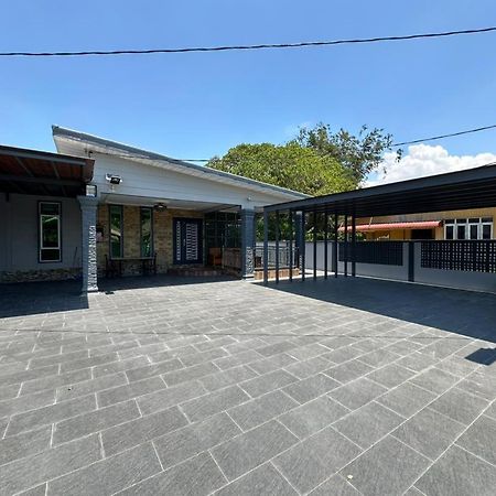 Rayyan Ashraf Homestay Kota Bharu Esterno foto