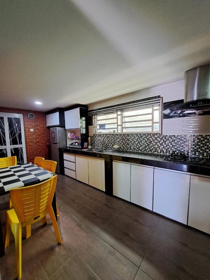Rayyan Ashraf Homestay Kota Bharu Esterno foto
