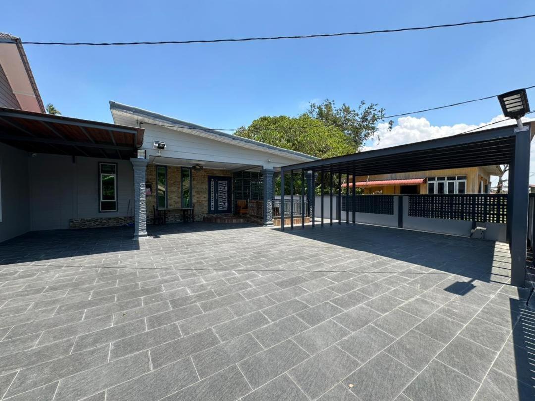 Rayyan Ashraf Homestay Kota Bharu Esterno foto